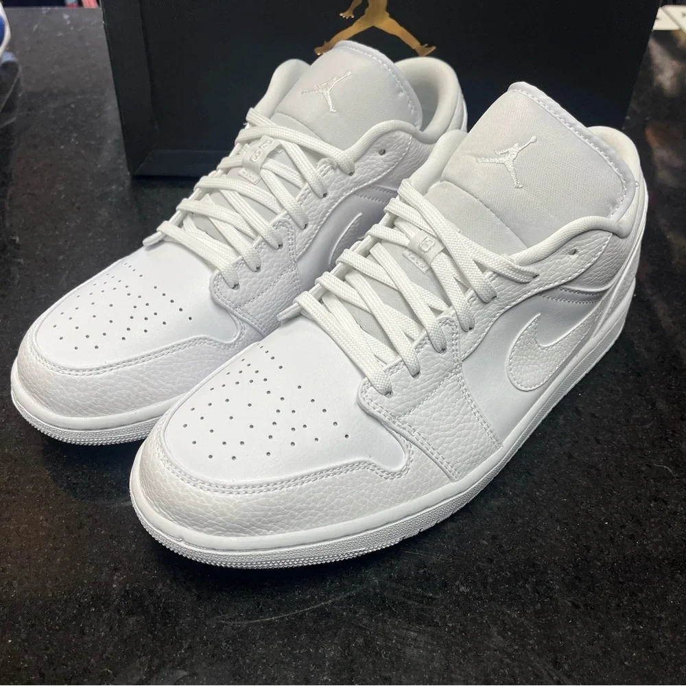 Sz 8 Air Jordan 1 Low Triple White